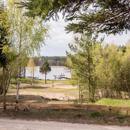 Dom Nad Jeziorem Tajty Гижицко Экстерьер фото