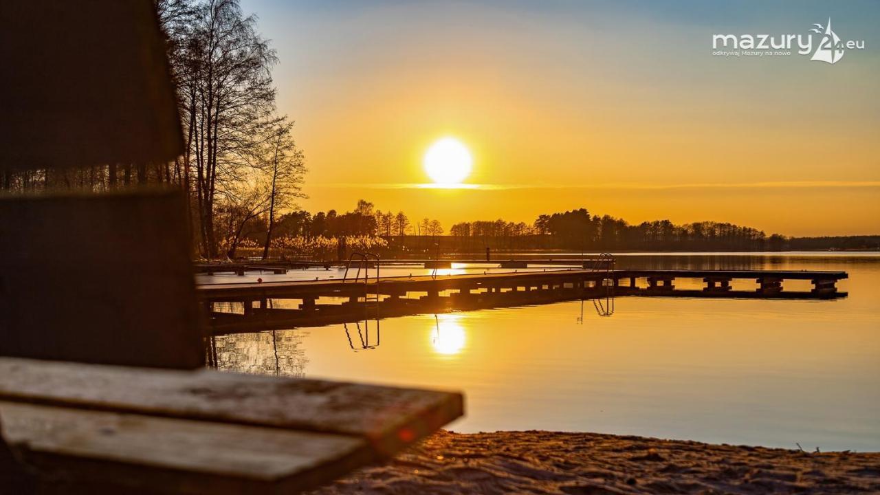 Dom Nad Jeziorem Tajty Гижицко Экстерьер фото