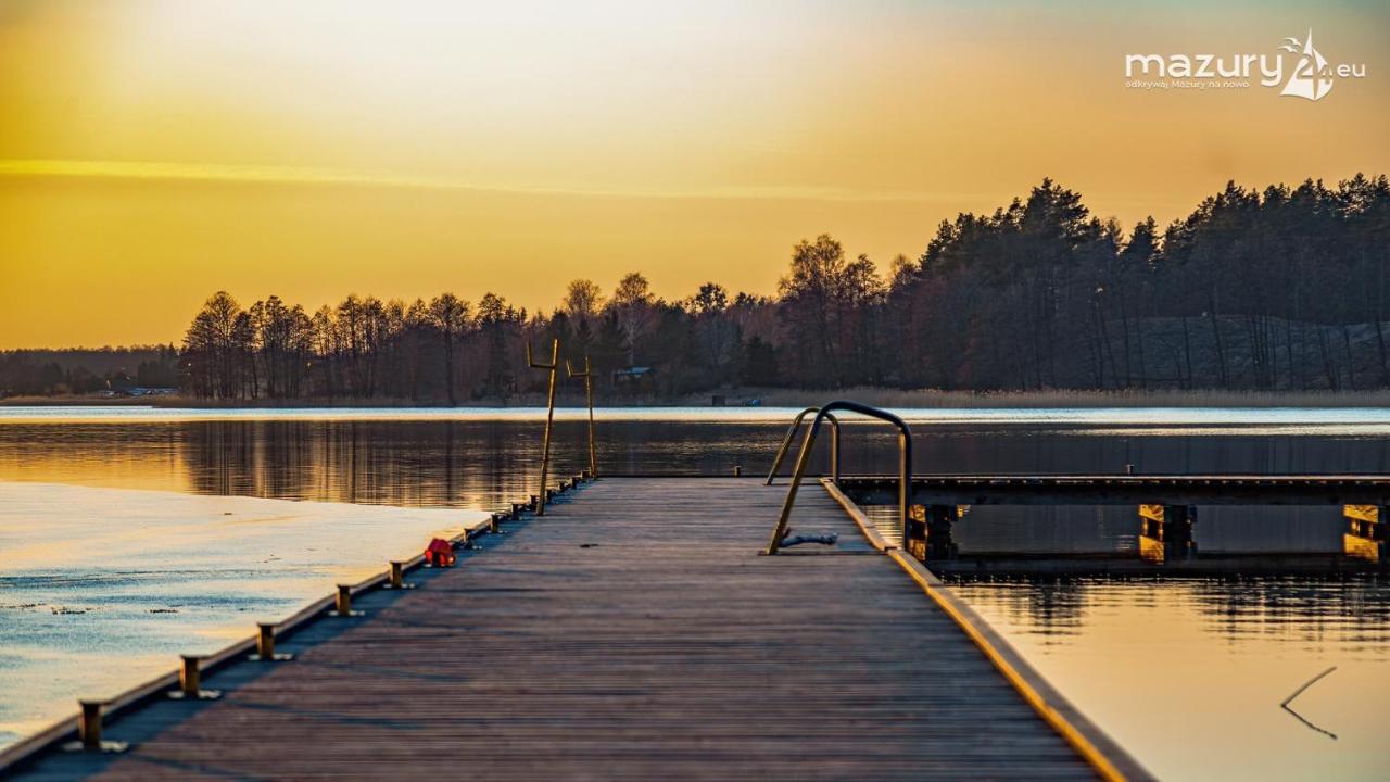 Dom Nad Jeziorem Tajty Гижицко Экстерьер фото